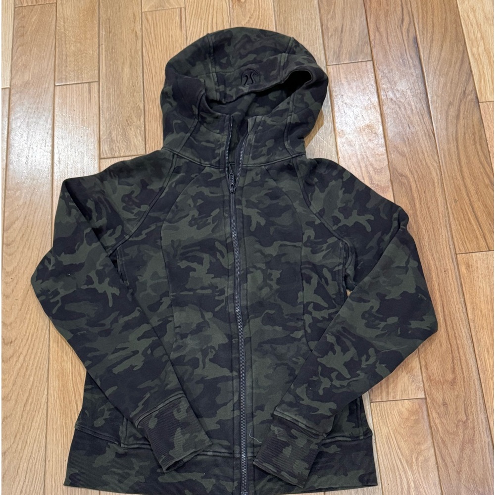 Lululemon Scuba Camouflage in color and is a size 8…. In excellent condition